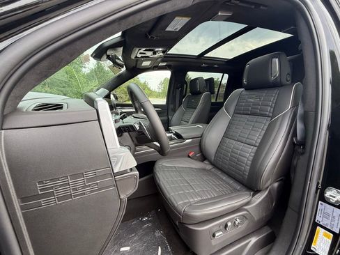 New 2026 Cadillac Escalade ESV V w/ LPO, ONYX Package AWD/4WD image 5
