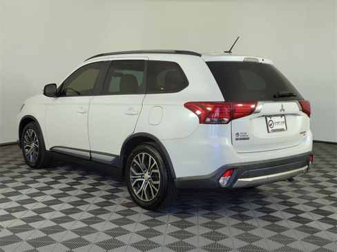 Used 2016 Mitsubishi Outlander SEL image 5