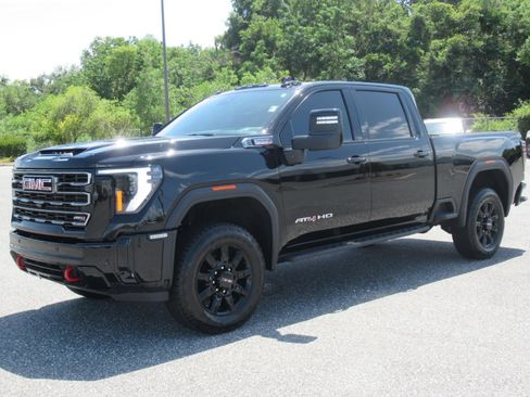 Used 2025 GMC Sierra 2500 AT4 w/ AT4 Premium Plus Package AWD/4WD image 3