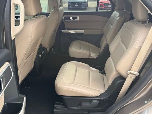 Used 2021 Ford Explorer XLT w/ Equipment Group 202A RWD image 6
