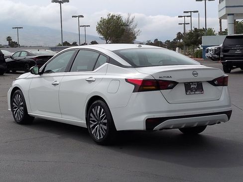 Used 2025 Nissan Altima 2.5 SV FWD image 15