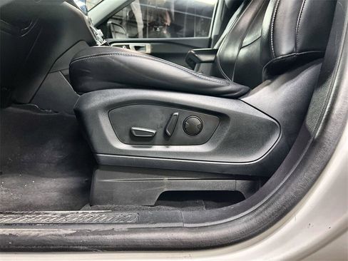 Used 2022 Ford Explorer XLT w/ Equipment Group 202A image 13