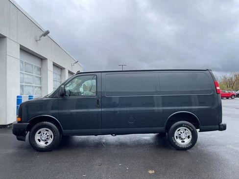 Used 2017 Chevrolet Express 2500 Work Van image 5