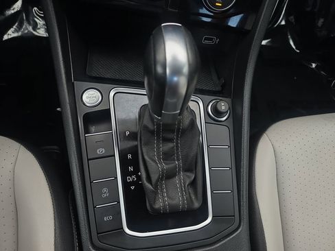 Used 2019 Volkswagen Jetta R-Line w/ R-Line Cold Weather Package image 22