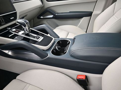Used 2022 Porsche Cayenne Turbo S image 22