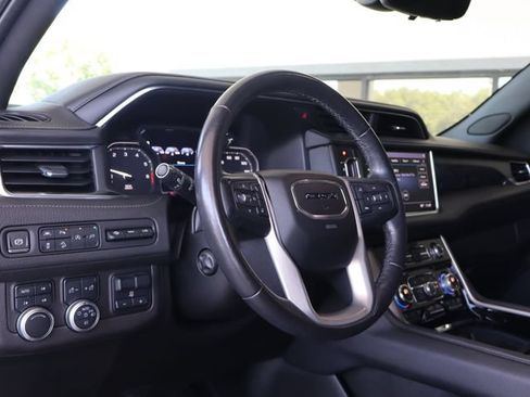 Used 2021 GMC Yukon Denali w/ Denali Premium Package AWD/4WD image 16