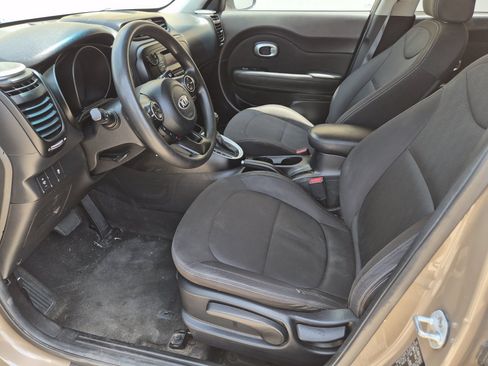 Used 2016 Kia Soul FWD image 12