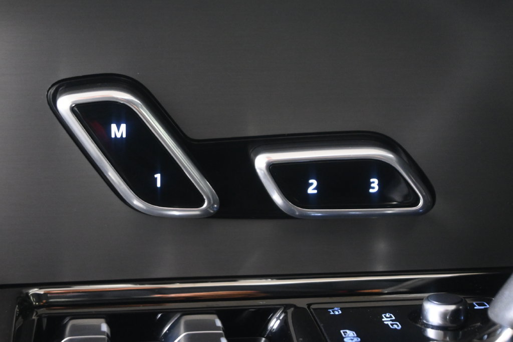 Used 2024 Land Rover Range Rover Sport SE AWD/4WD image 26