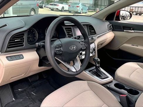 Used 2019 Hyundai Elantra SE image 17
