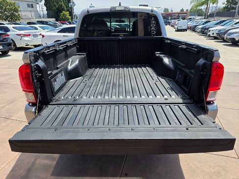 Used 2017 Toyota Tacoma TRD Sport w/ Tow Package RWD image 18