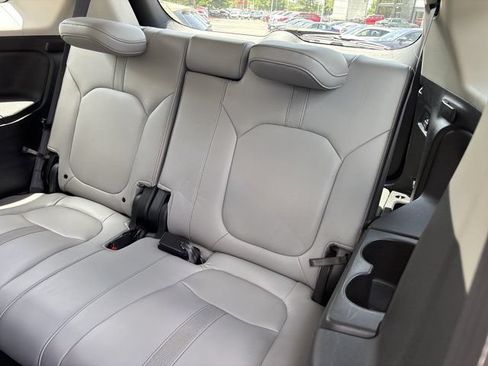 Used 2025 Honda Pilot EX-L image 16