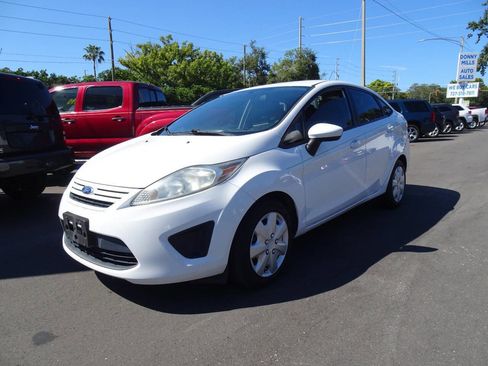 Used 2013 Ford Fiesta S w/ Convenience Pkg image 3