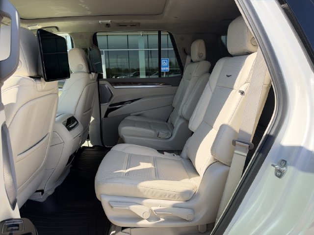 Used 2025 Cadillac Escalade Sport Platinum AWD/4WD image 10