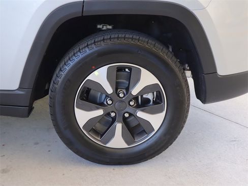 New 2023 Jeep Grand Cherokee Overland w/ Rear Seat Video Group I image 29