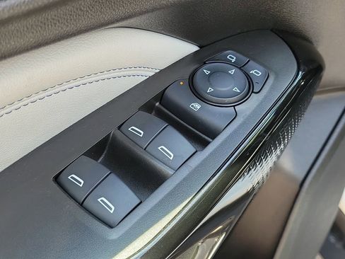 Used 2024 Chevrolet Trax LT w/ Sunroof Package FWD image 19