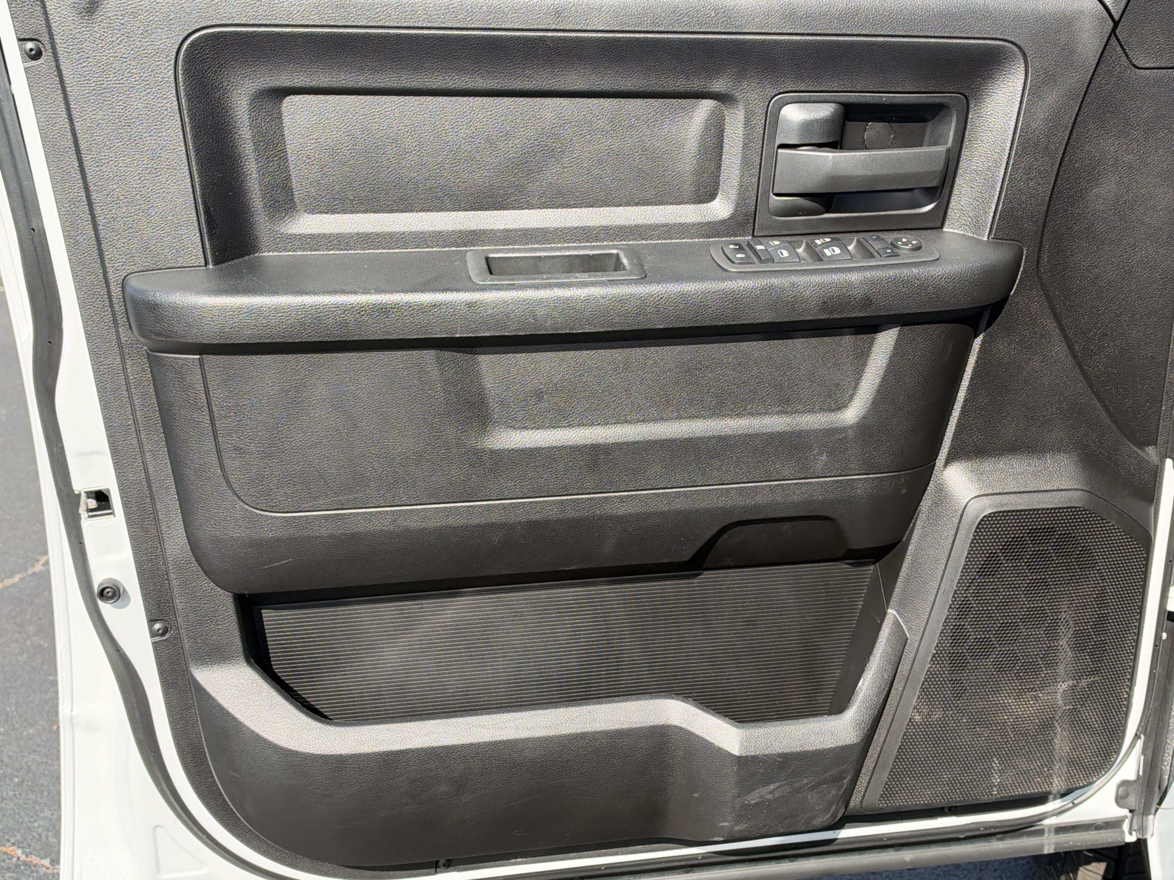 Used 2022 RAM 2500 Tradesman w/ Chrome Appearance Group RWD image 12