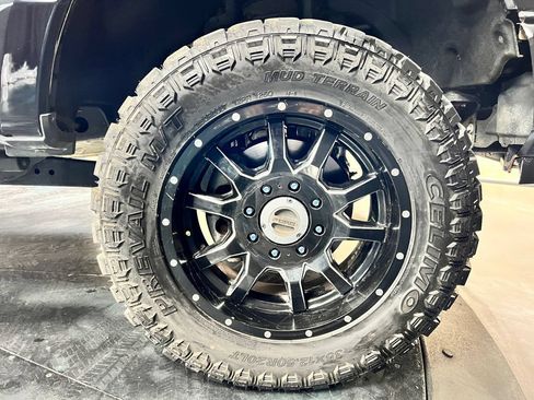 Used 2022 Ford F350 Platinum w/ FX4 Off-Road Package AWD/4WD image 11