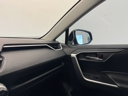 Used 2020 Toyota RAV4 XLE w/ Convenience Package FWD image 36