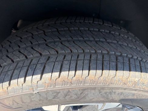 Used 2025 Chevrolet Suburban High Country AWD/4WD image 50