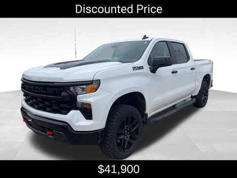 Certified 2024 Chevrolet Silverado 1500 Custom Trail Boss w/ LPO, Dark Essentials Package image 3