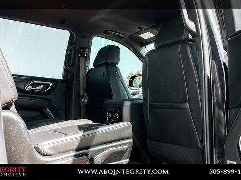 Used 2024 Chevrolet Suburban LT RWD image 48