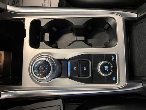 Used 2023 Ford Explorer XLT w/ Equipment Group 202A AWD/4WD image 31