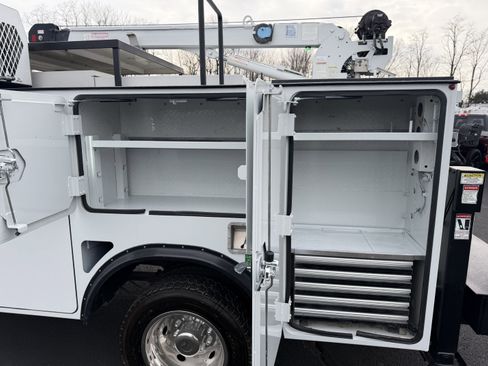 Used 2017 Ford F550 image 11