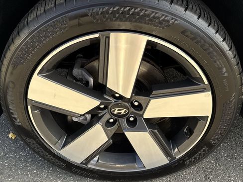 Certified 2025 Hyundai Santa Fe Limited image 10