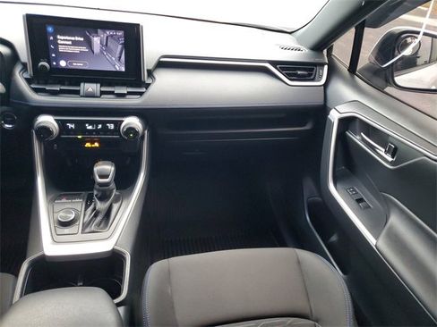 Used 2023 Toyota RAV4 SE image 17