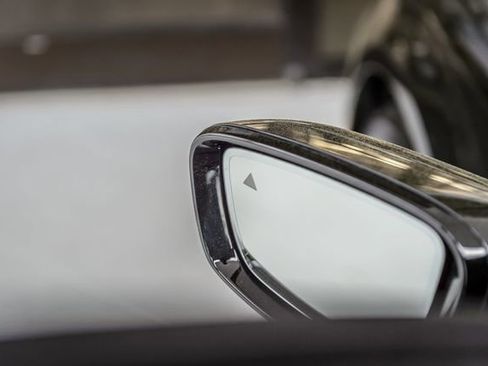 Used 2019 BMW 740i xDrive w/ M Sport Package image 51