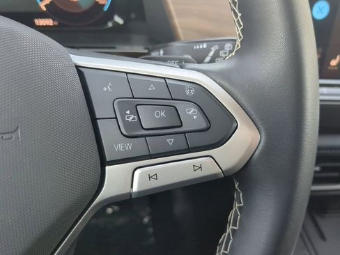 Used 2025 Volkswagen Atlas SE image 26