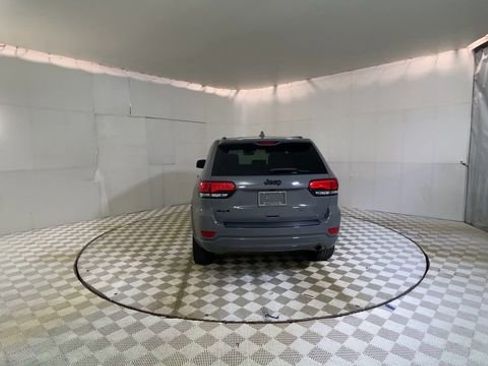 Used 2022 Jeep Grand Cherokee Laredo X image 8