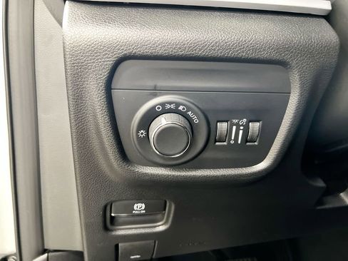 New 2026 Jeep Grand Cherokee Altitude image 19