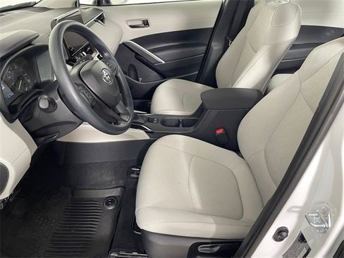 Used 2025 Toyota Corolla Cross L image 2