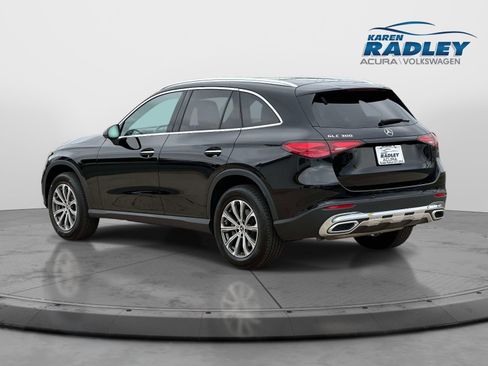 Used 2024 Mercedes-Benz GLC 300 image 4