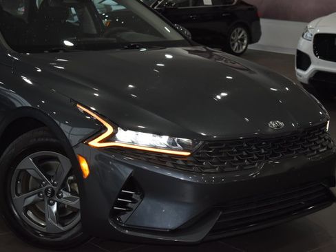 Used 2021 Kia K5 LXS FWD image 3