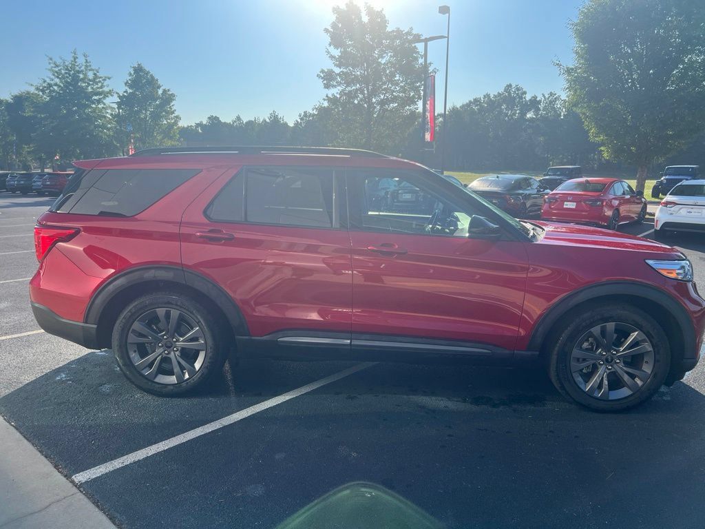 Used 2023 Ford Explorer XLT w/ Equipment Group 202A RWD image 5