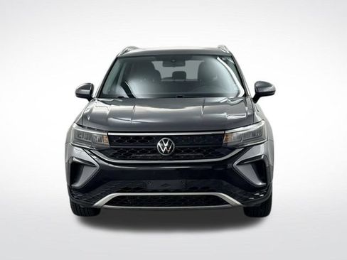 Used 2022 Volkswagen Taos SE FWD image 3