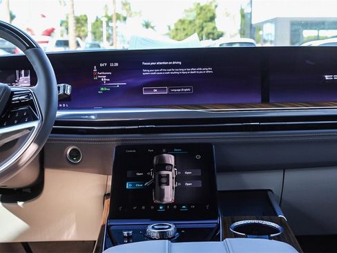 Used 2025 Cadillac Escalade ESV Premium Luxury Platinum image 13