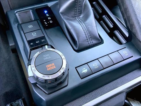 Used 2025 Toyota Tacoma Limited image 33