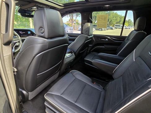 Used 2023 Cadillac Escalade Sport AWD/4WD image 33