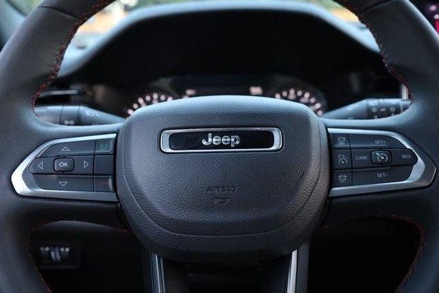 Used 2025 Jeep Compass Trailhawk AWD/4WD image 9