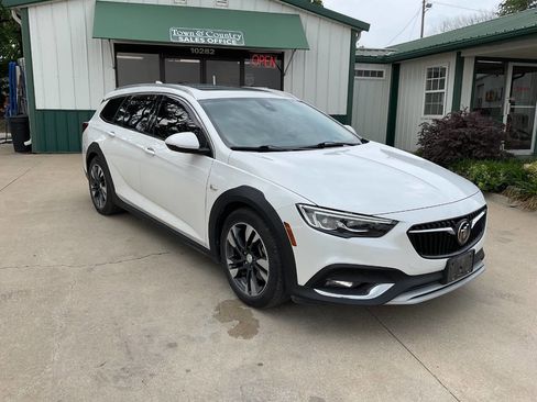 Used 2019 Buick Regal Essence w/ Driver Confidence Package I AWD/4WD image 3