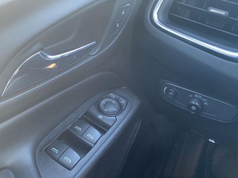Used 2018 Chevrolet Equinox LT FWD image 13