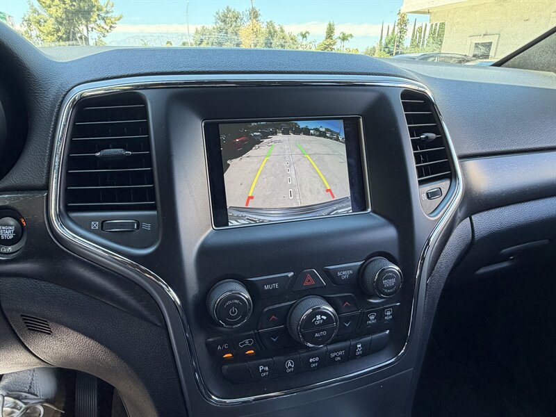 Used 2018 Jeep Grand Cherokee Laredo RWD image 23