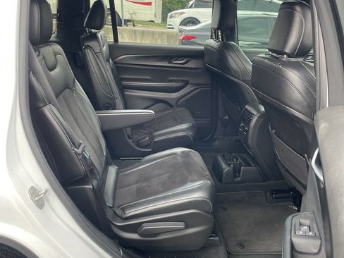 Used 2024 Jeep Grand Cherokee L Laredo AWD/4WD image 14