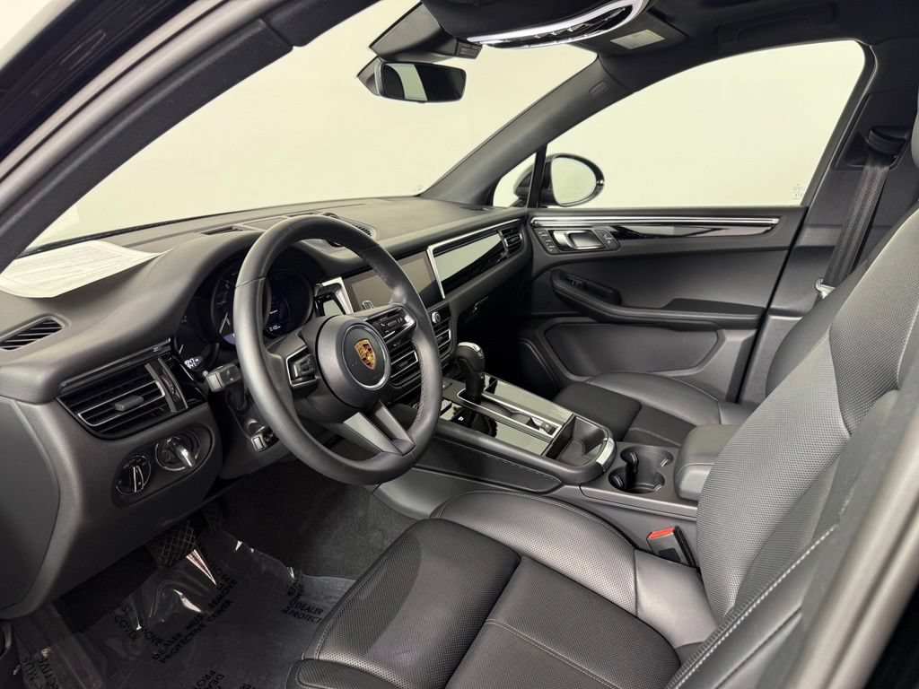 Certified 2026 Porsche Macan AWD/4WD image 4