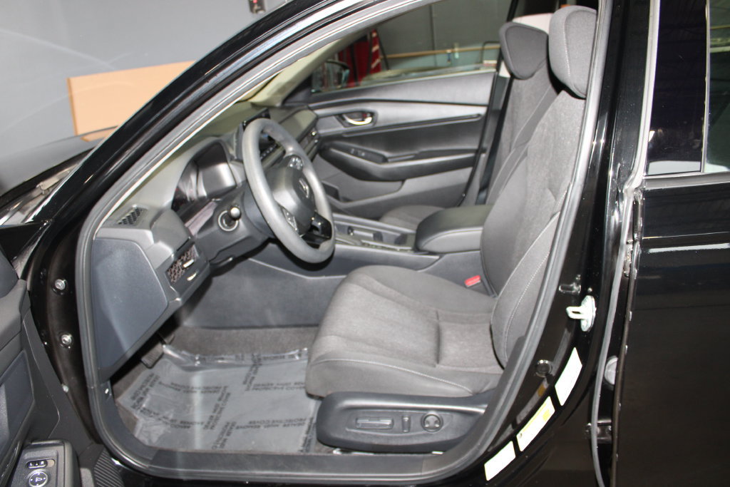 Used 2023 Honda Accord EX image 7