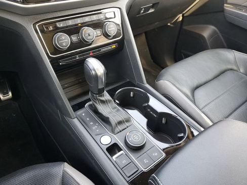 Used 2022 Volkswagen Atlas SEL Premium image 30