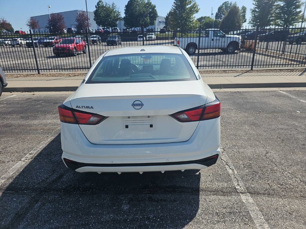 Used 2025 Nissan Altima 2.5 SV FWD image 6
